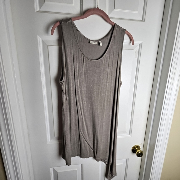 LOGO Women Top and Asymmetrical Tank Size Large - Picture 2 of 7